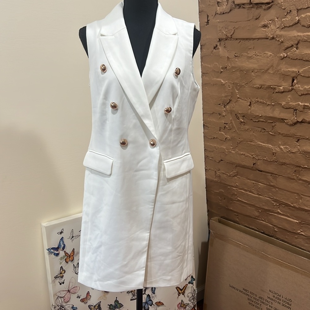 Tahari T blazer dress size small with gold buttons brand new great condition